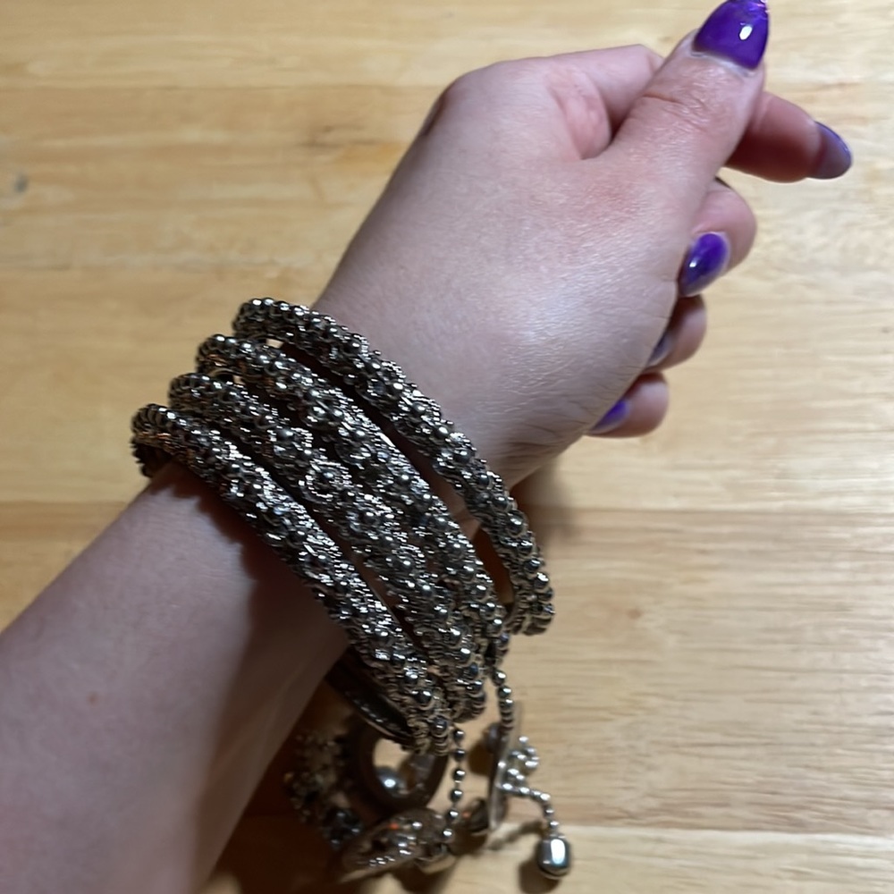 4 bangle bracelets - Picture 4 of 4